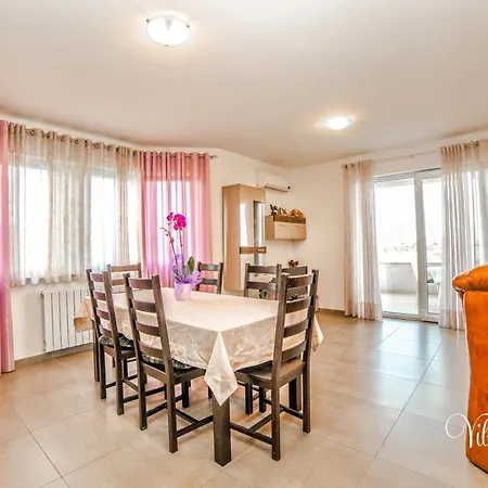 Apartament Lucija *