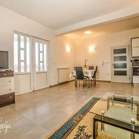 Lucija Apartment Pula