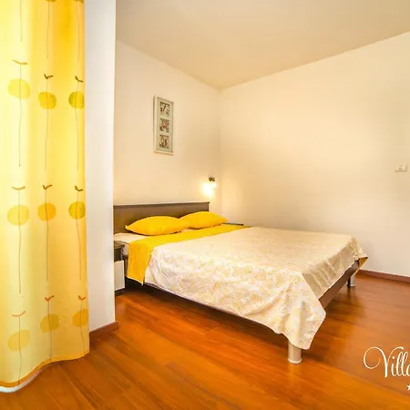 Apartment Lucija *