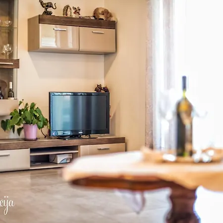 Apartment Lucija *